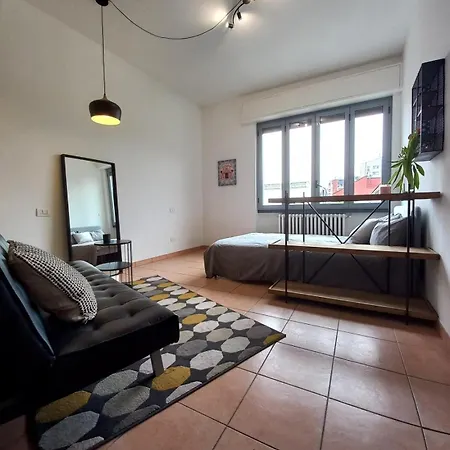 Little 5 Stops To Duomo Apartamento