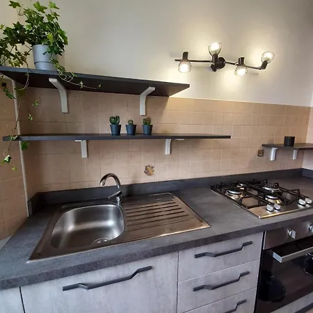 Little 5 Stops To Duomo Apartamento
