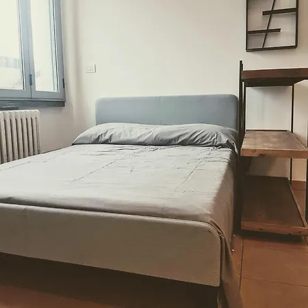 Little 5 Stops To Duomo Apartamento